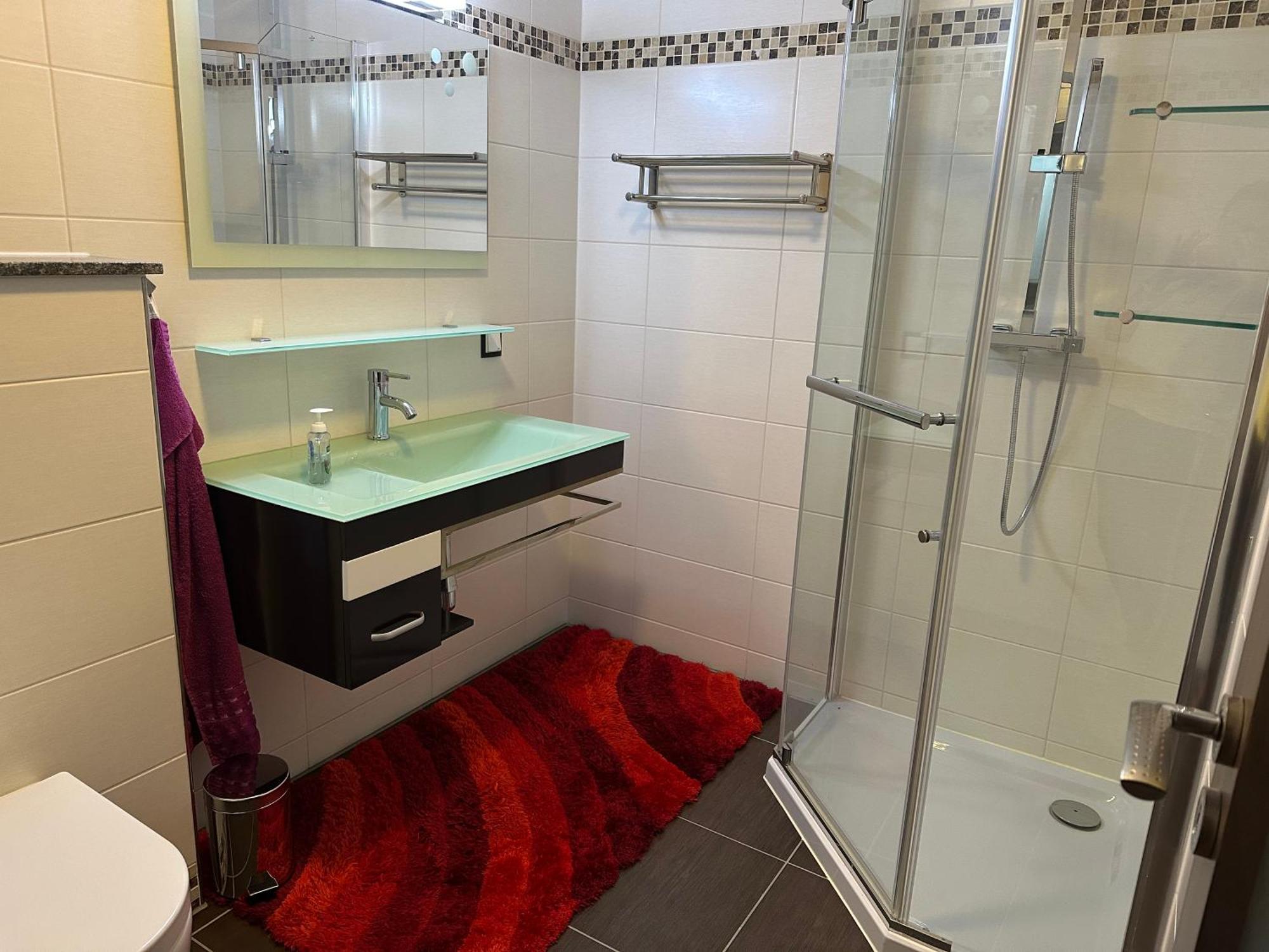 Luebke Souterrain Apartment